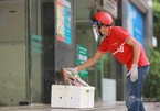 Postal companies change delivery method of essential goods, green zones expanded on Hanoi