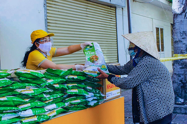 “Tấm lòng mùa dịch, san sẻ yêu thương” đến với người dân TP.HCM