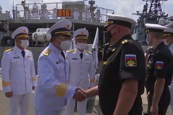 Video chiến hạm Việt Nam cập cảng Nga, chuẩn bị tranh tài Army Games