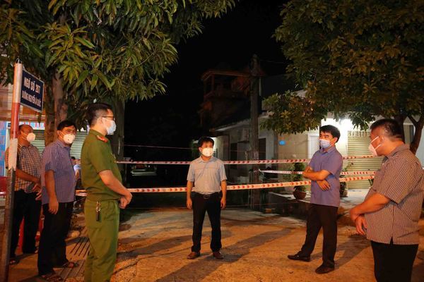 Hà Tĩnh cách ly y tế toàn bộ thị xã Hồng Lĩnh từ 0h ngày 18/8