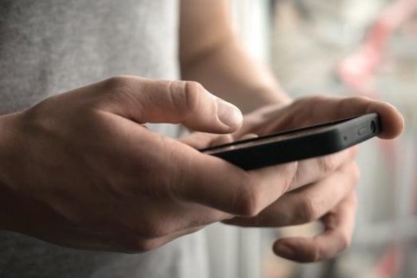 Nhận 7 năm tù vì cướp điện thoại của 'tình địch' để kiểm tra tin nhắn