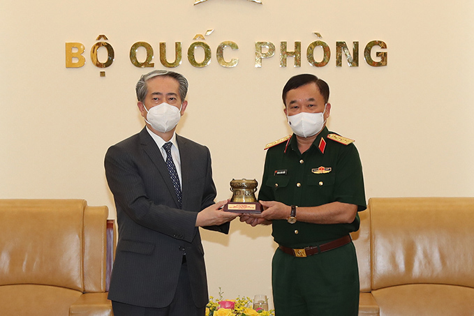 Bộ Quốc phòng Trung Quốc hỗ trợ quân đội Việt Nam 200 ngàn liều vắc xin