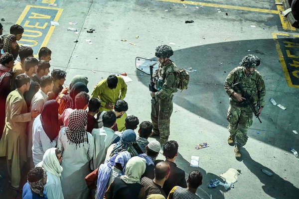 Hơn 15.000 người Mỹ vẫn còn bị kẹt lại Afghanistan