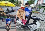 Thanh niên ra đường '4 không' bị Tổ công tác đặc biệt Hà Nội xử lý
