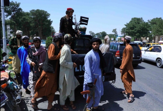 Taliban gõ cửa từng nhà yêu cầu người dân đi làm trở lại