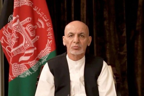 Tổng thống Afghanistan hé lộ những gì mang theo khi rời khỏi đất nước