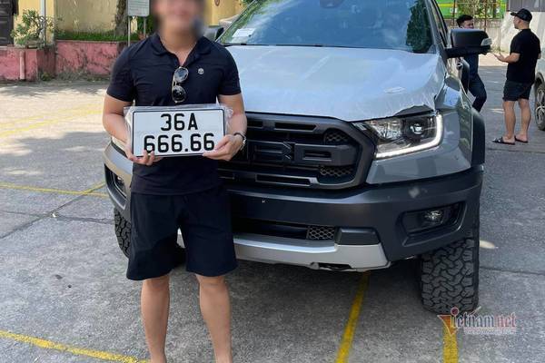 Ford Ranger Raptor đầu tiên ở Việt Nam trúng biển ngũ quý 6