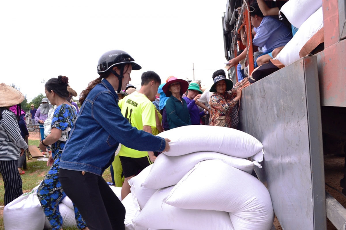 Chính phủ cấp hơn 130.000 tấn gạo hỗ trợ người dân khó khăn ở 24 tỉnh thành