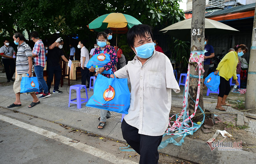 Mùa giãn cách: Những 'phường xanh' ấm áp nghĩa đồng bào