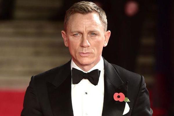 Điệp viên 007 Daniel Craig trở thành sĩ quan hải quân hoàng gia Anh