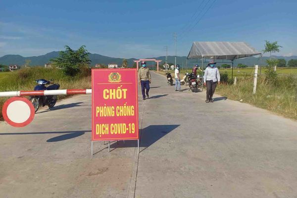 Hà Tĩnh lập các chốt bảo vệ 'vùng xanh', kiểm soát người vào địa bàn