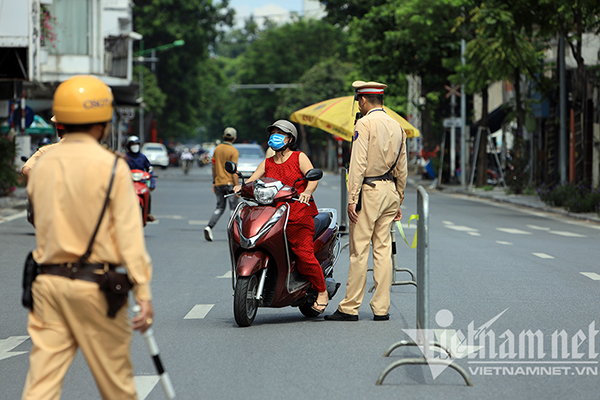 Hà Nội: Giãn cách đến ngày 6/9, giám sát chặt di biến động của người dân
