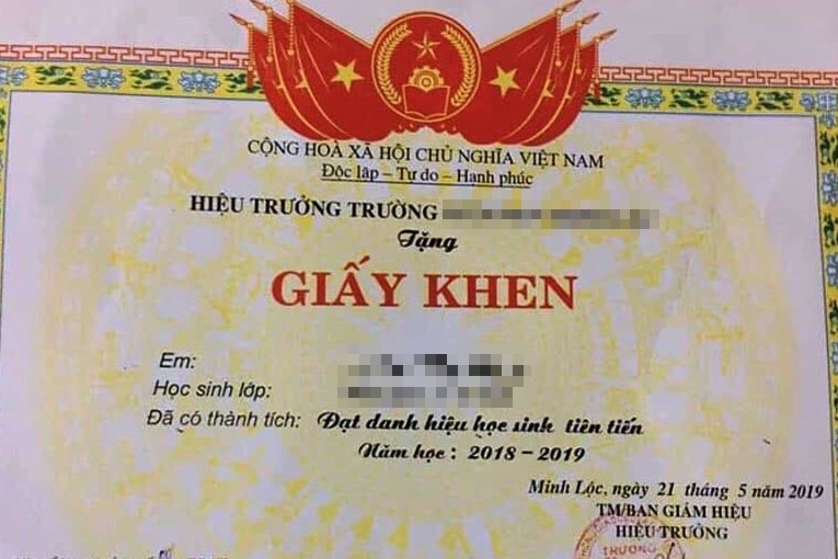 Giấy khen Học sinh tiên tiến: Giấy khen không chỉ là niềm tự hào của các em học sinh mà còn là niềm vinh dự của gia đình và nhà trường. Những giấy khen học sinh tiên tiến đậm chất danh giá và tôn vinh sự cố gắng liên tục của học sinh.