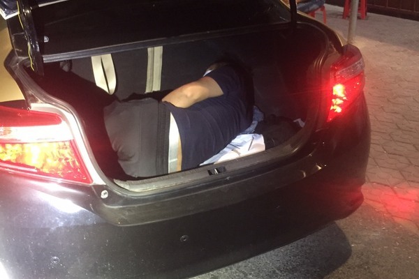 Phát hiện người nằm cốp xe qua chốt, lộ giá 5 triệu đưa từ Đồng Nai về Bắc Ninh