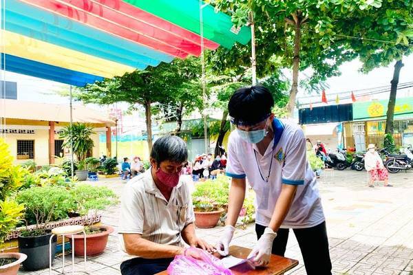 Lời hẹn khi hết dịch của chàng trai miền Tây trong khu cách ly