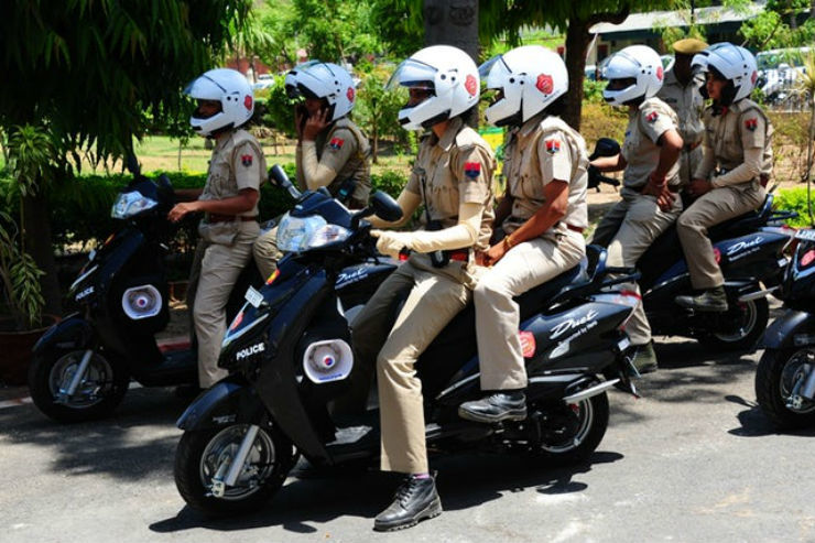 Những mẫu xe mô tô yêu thích của cảnh sát Ấn Độ