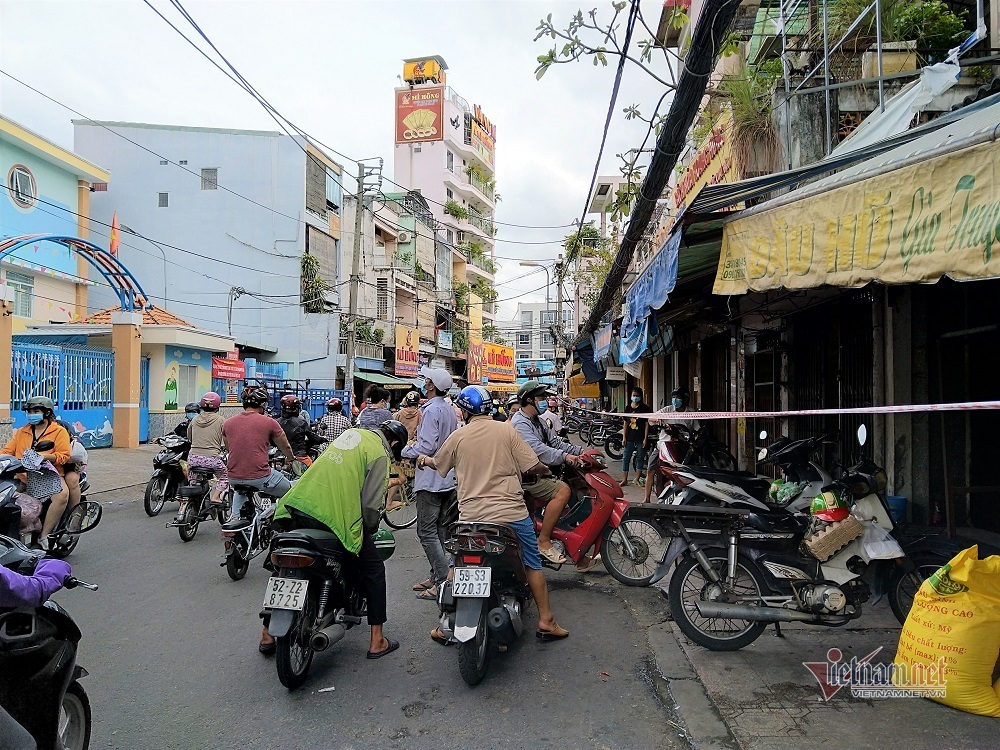 Ba lần dân Sài Thành đổ xô đi chợ bất chấp nguy hiểm đại dịch