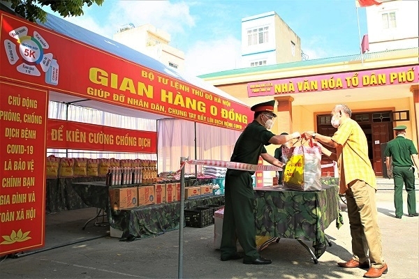Gian hàng 0 đồng của Bộ Tư lệnh Thủ đô hỗ trợ dân nghèo Hà Nội