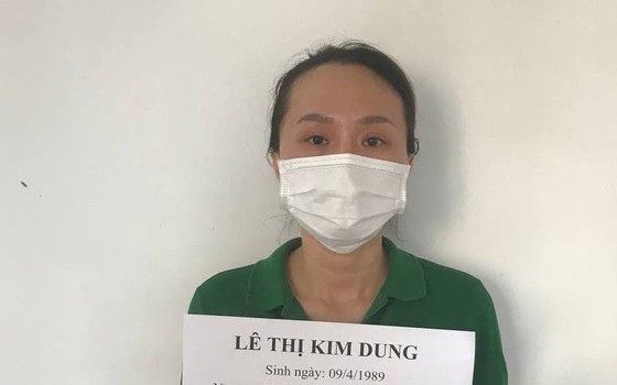 Phá đường dây tổ chức tiêm vắc xin ‘dịch vụ’ để thu lợiời dân tiêm vắc xin ‘dịch vụ’ để thu lợi