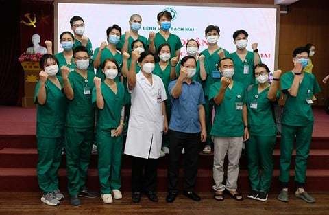 Gần 3.000 y bác sĩ tiếp tục chi viện TP.HCM và các tỉnh phía Nam