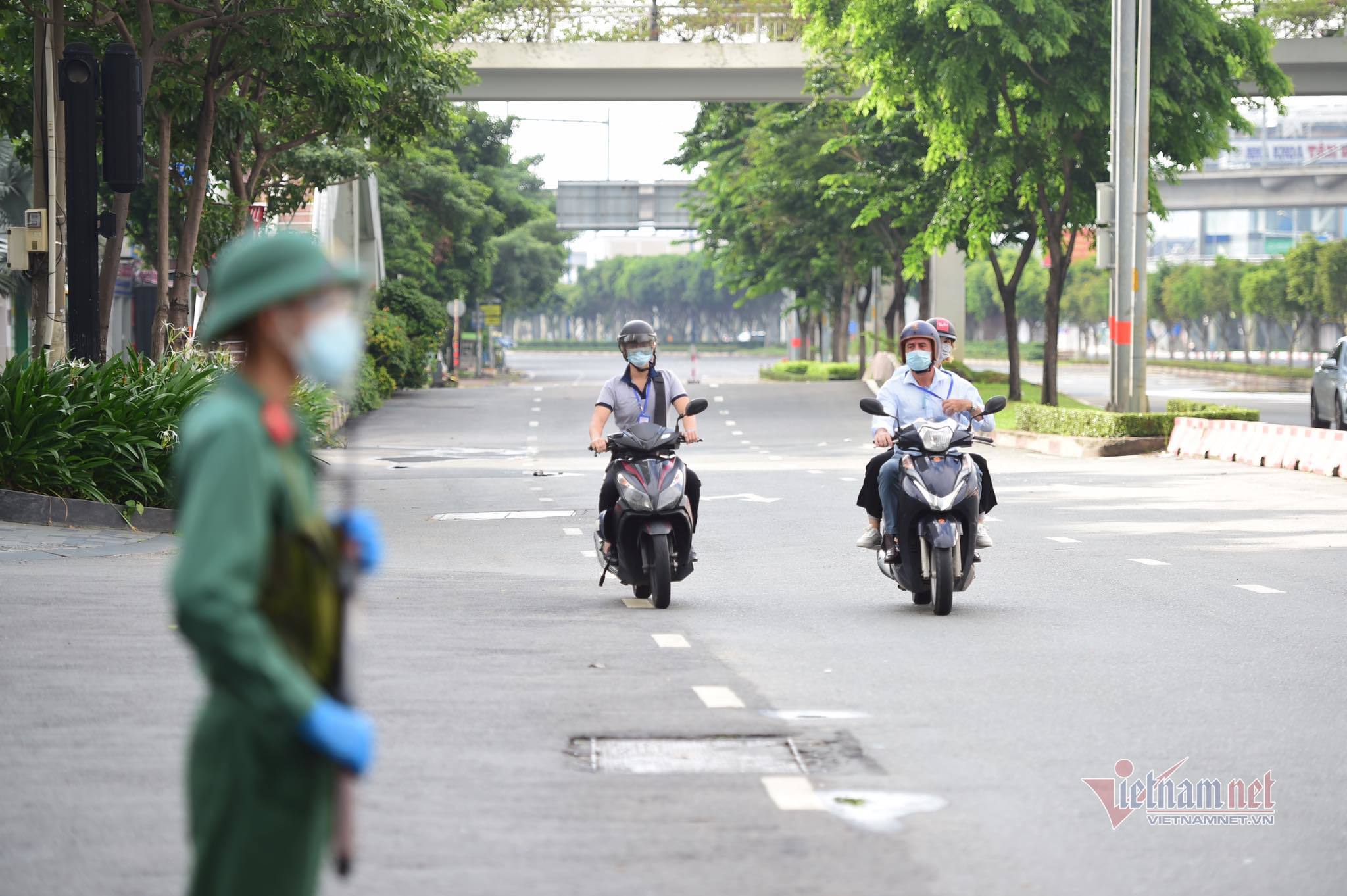 Hình ảnh TP.HCM ngày đầu tiên áp dụng giãn cách mức cao nhất