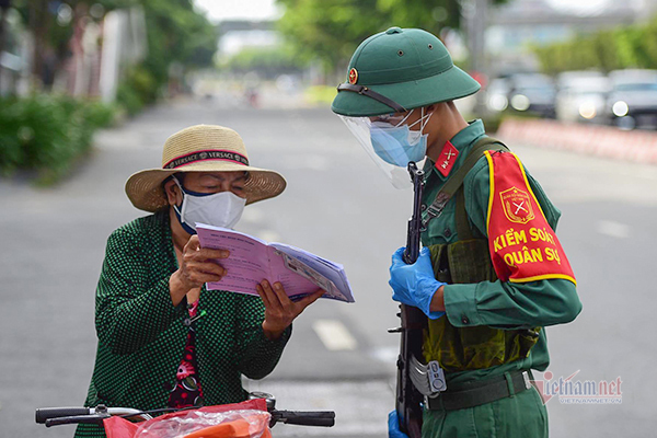 Hình ảnh TP.HCM ngày đầu tiên áp dụng giãn cách mức cao nhất