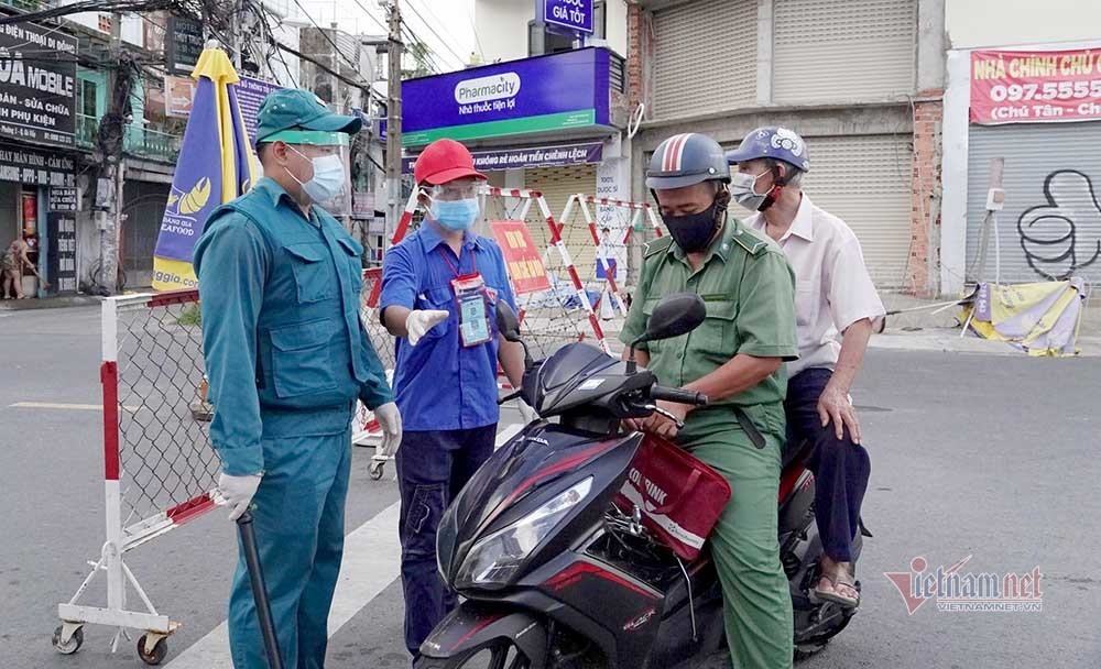 Hình ảnh TP.HCM ngày đầu tiên áp dụng giãn cách mức cao nhất
