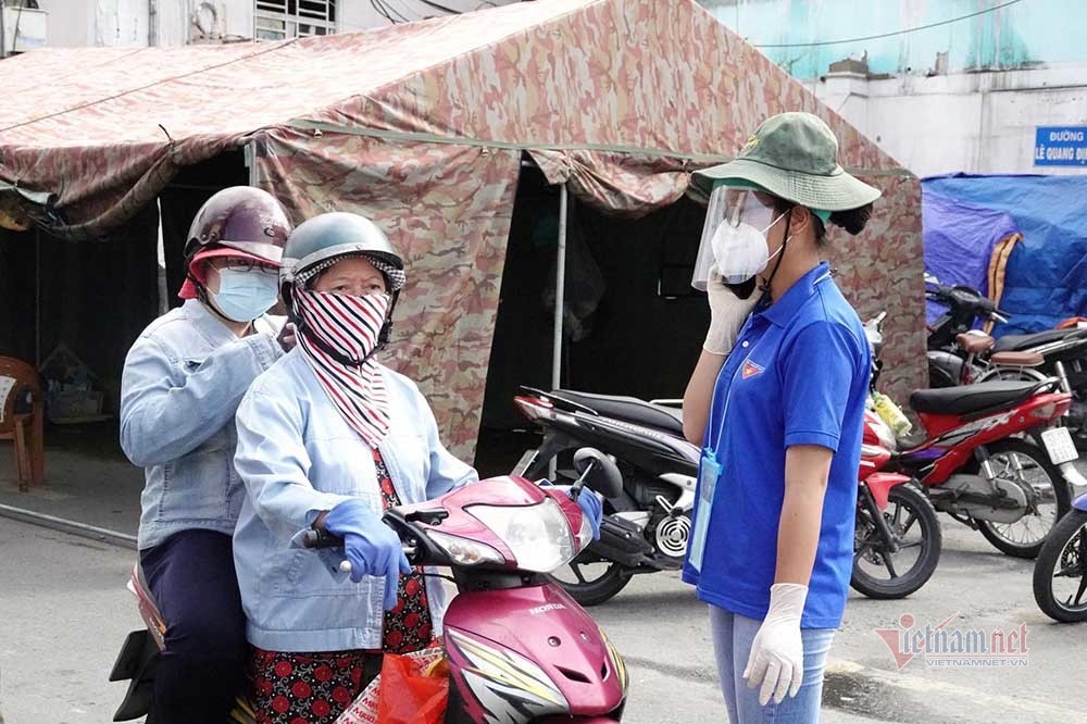 Hình ảnh TP.HCM ngày đầu tiên áp dụng giãn cách mức cao nhất