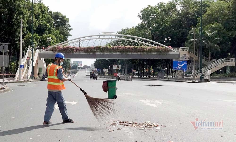 Hình ảnh TP.HCM ngày đầu tiên áp dụng giãn cách mức cao nhất