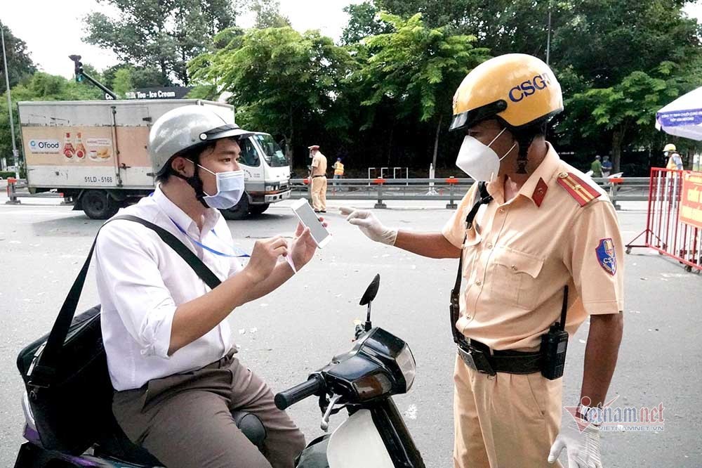 Hình ảnh TP.HCM ngày đầu tiên áp dụng giãn cách mức cao nhất