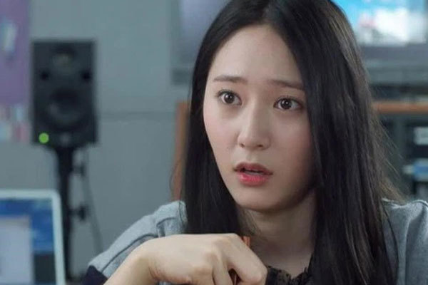 Sinh nhật em gái, chồng chủ động tặng son môi và nước hoa, nhưng vừa nhìn hộp quà tôi như thấy máu dồn lên não