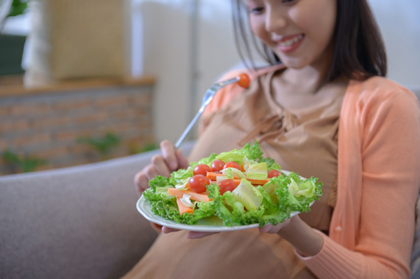 Mang thai an toàn, chăm bé đúng cách những ngày giãn cách xã hội