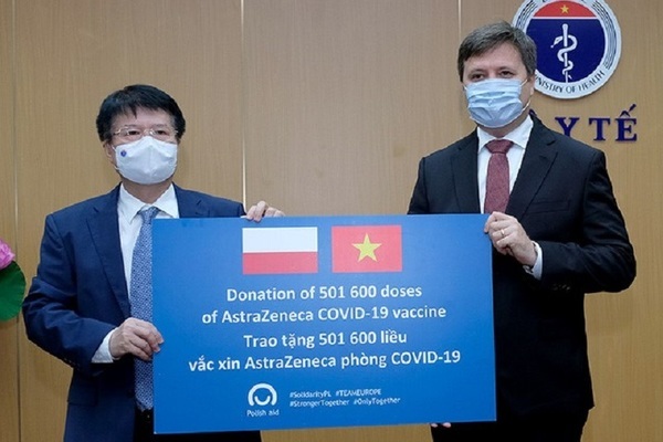 Việt Nam nhận hơn 500.000 liều vắc xin AstraZeneca trao tặng từ Ba Lan