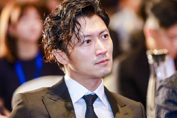 Tạ Đình Phong bị chỉ trích vì lạnh nhạt với con trai