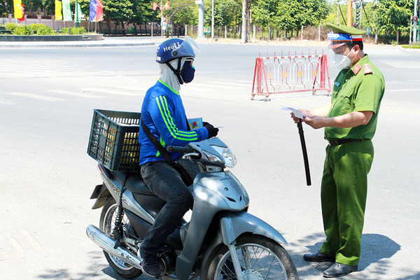 Thành phố Vinh dừng hẳn shipper, thẻ đi chợ không còn giá trị