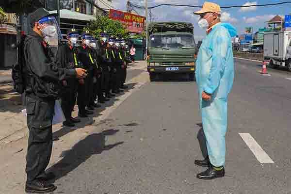 Cảnh sát hình sự Bộ Công an chi viện kiểm soát cửa ngõ ra vào TP.HCM