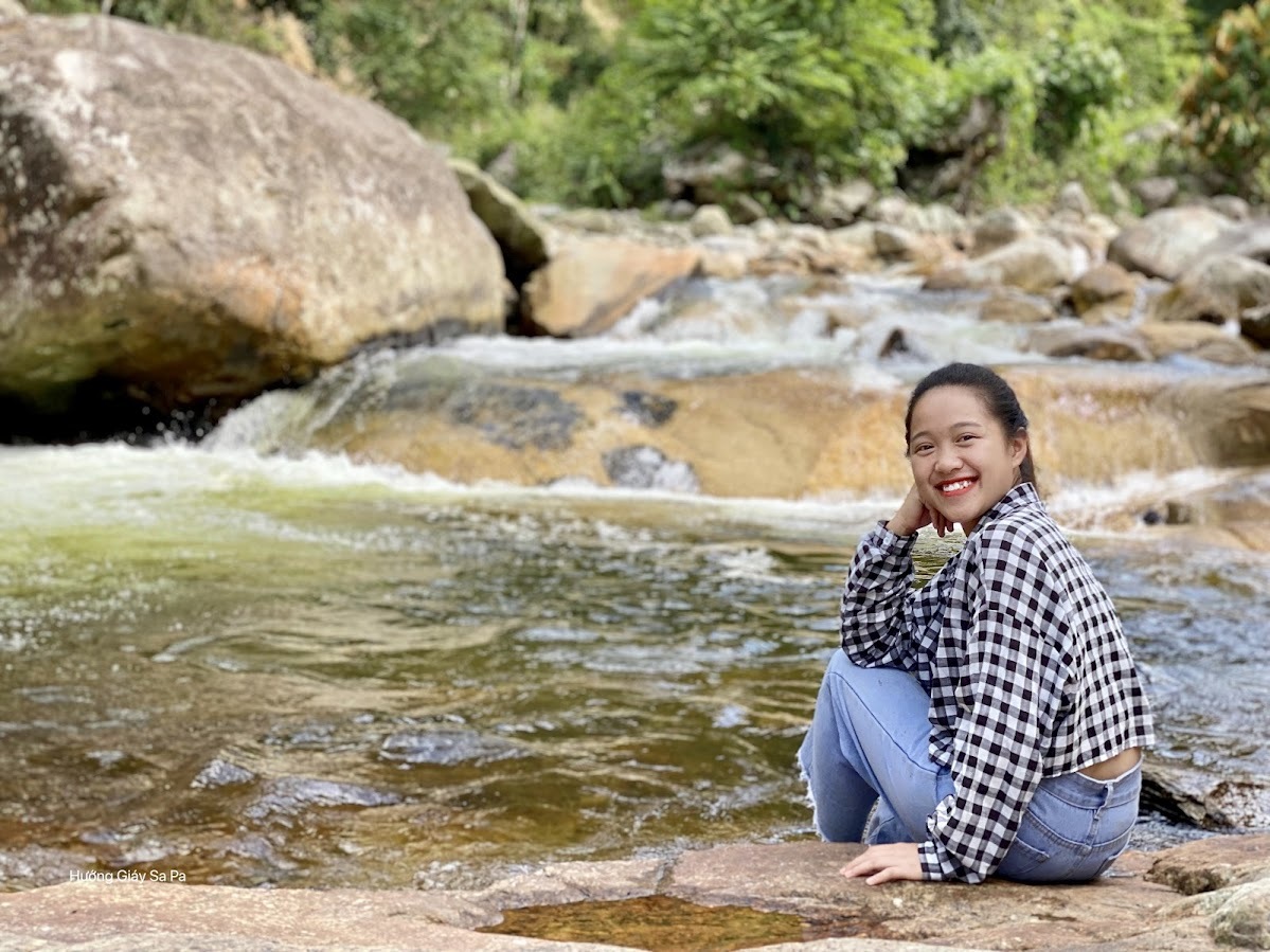 Cô gái băng rừng, lội suối, đón hàng trăm khách 'đến' Sa Pa giữa đại dịch