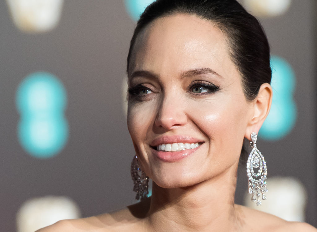 Quá khứ nổi loạn, có 3 đời chồng, 6 con của Angelina Jolie
