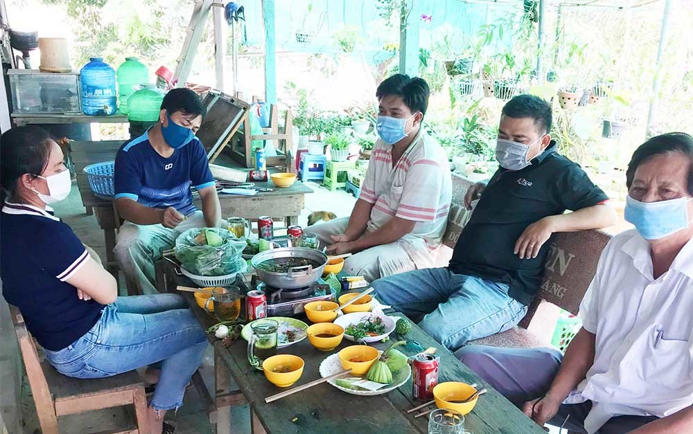 Hiệu trưởng, giáo viên ăn nhậu bất chấp giãn cách xã hội