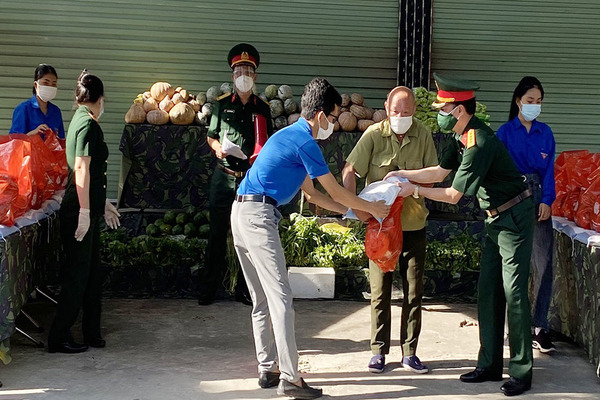 Ba gian hàng 0 đồng ở Nghệ An mở cửa phát thực phẩm miễn phí