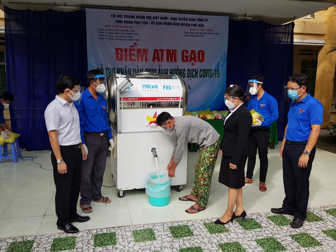 Hàng nghìn hộ khó khăn ở Phú Yên được nhận gạo từ ATM