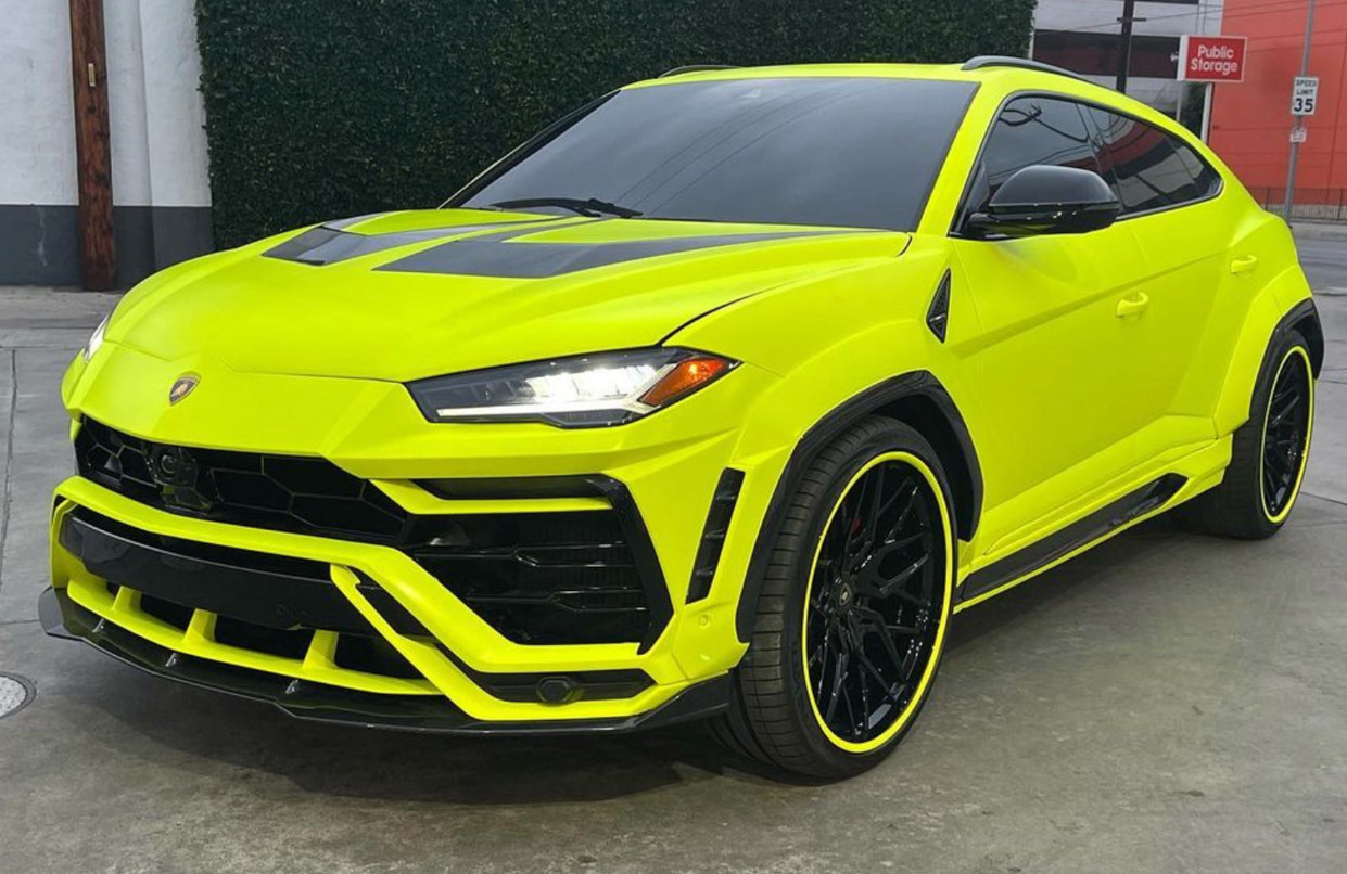 sieu-xe-Lamborghini-Urus-mau-non-chuoi-cua-sieu-sao-bong-ro-LaMelo-Ball-01