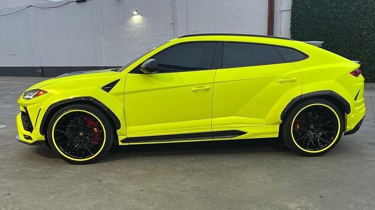 sieu-xe-Lamborghini-Urus-mau-non-chuoi-cua-sieu-sao-bong-ro-LaMelo-Ball-03