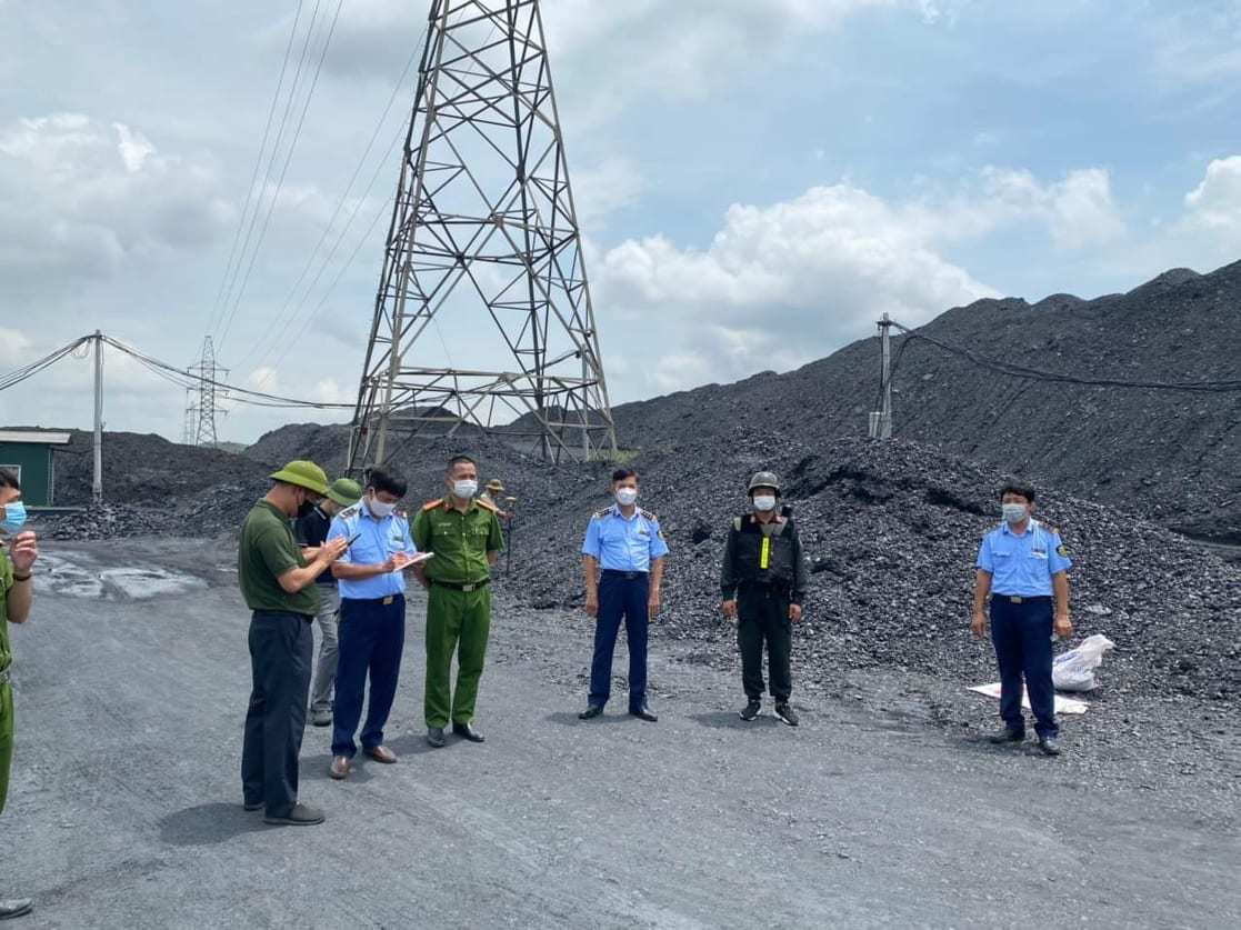 Khởi tố 12 bị can vụ triệu tấn than lậu, có 'đại gia' chơi lan đột biến