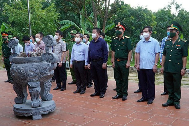 Trưởng ban Tuyên giáo Trung ương viếng mộ Đại tướng Võ Nguyên Giáp