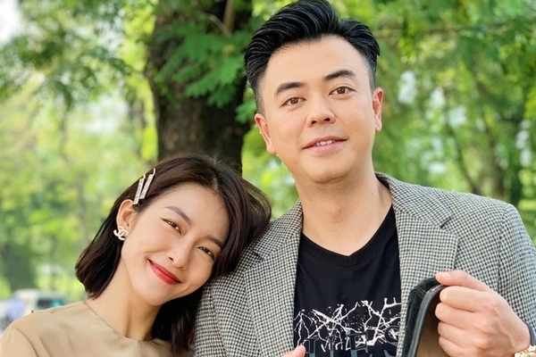 Vợ MC Tuấn Tú không hài lòng khi xem cảnh tình tứ của chồng và Khả Ngân