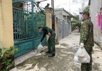 Bình Dương: ‘Đi từng ngõ, gõ cửa từng nhà’ phát thực phẩm cho người dân giãn cách