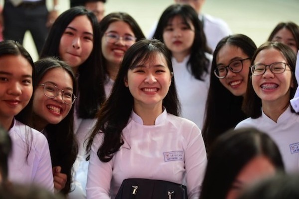 HCM City students allowed to take tests in class or online