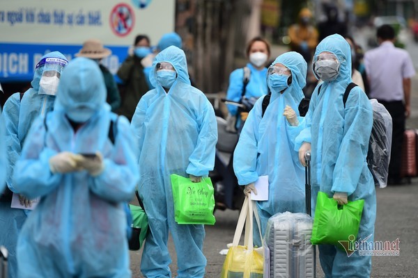 Hà Nội thêm 17.916 ca Covid-19, còn 589 F0 nặng đang điều trị