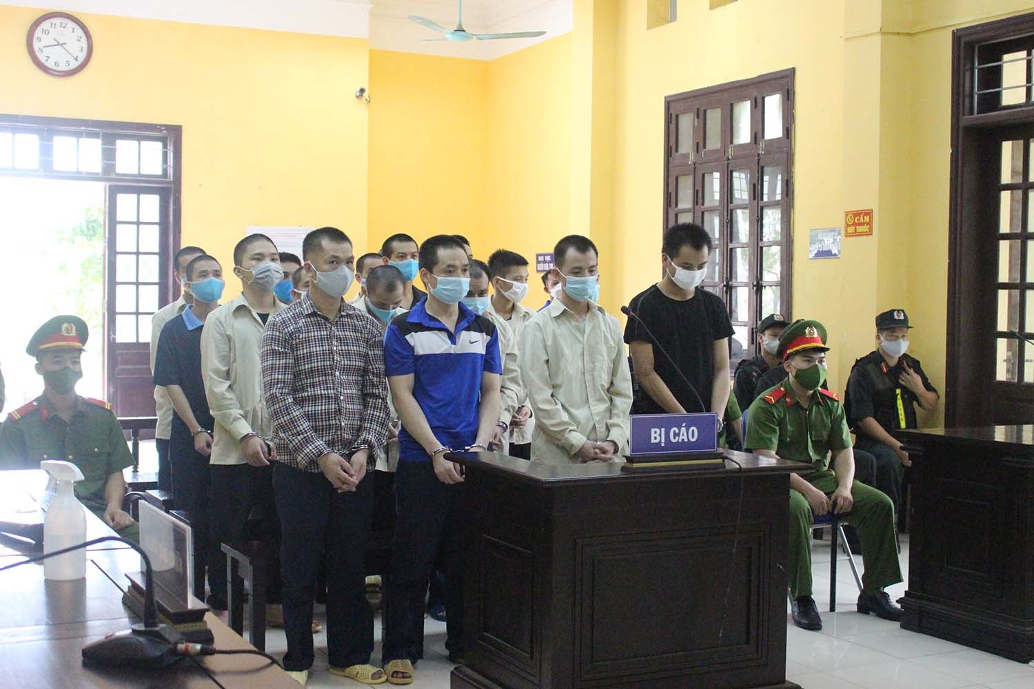 Hơn 128 năm tù cho 21 bị cáo tổ chức cho người nước ngoài nhập cảnh trái phép